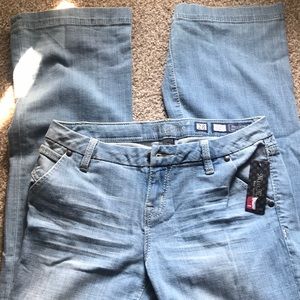 NWT MISS ME Light Wash Mid Rise Jeans
